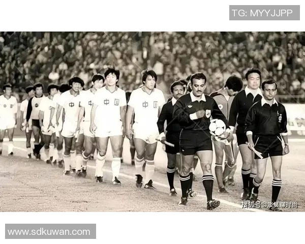 足坛巨星的崛起与挑战:从天赋到坚持,他们如何塑造了现代足球的传奇 足坛巨星的崛起与挑战:从天赋到坚持,他们如何塑造了现代足球的传奇