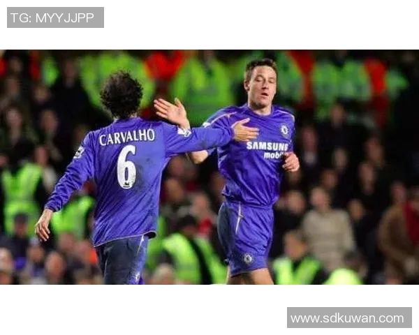 高峰：从草根到足坛巨星的奋斗历程与辉煌瞬间