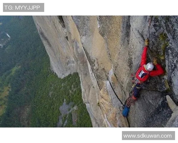 南京攀岩队的包夹现象解析与攀岩热点的深度探讨